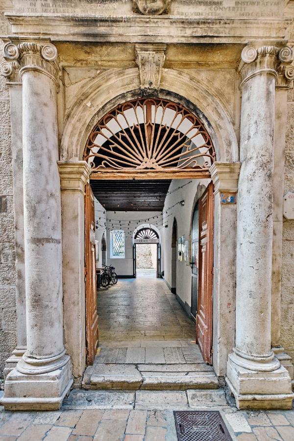 Lupino'S Gallery Apartment - Old Town Zadar Dış mekan fotoğraf